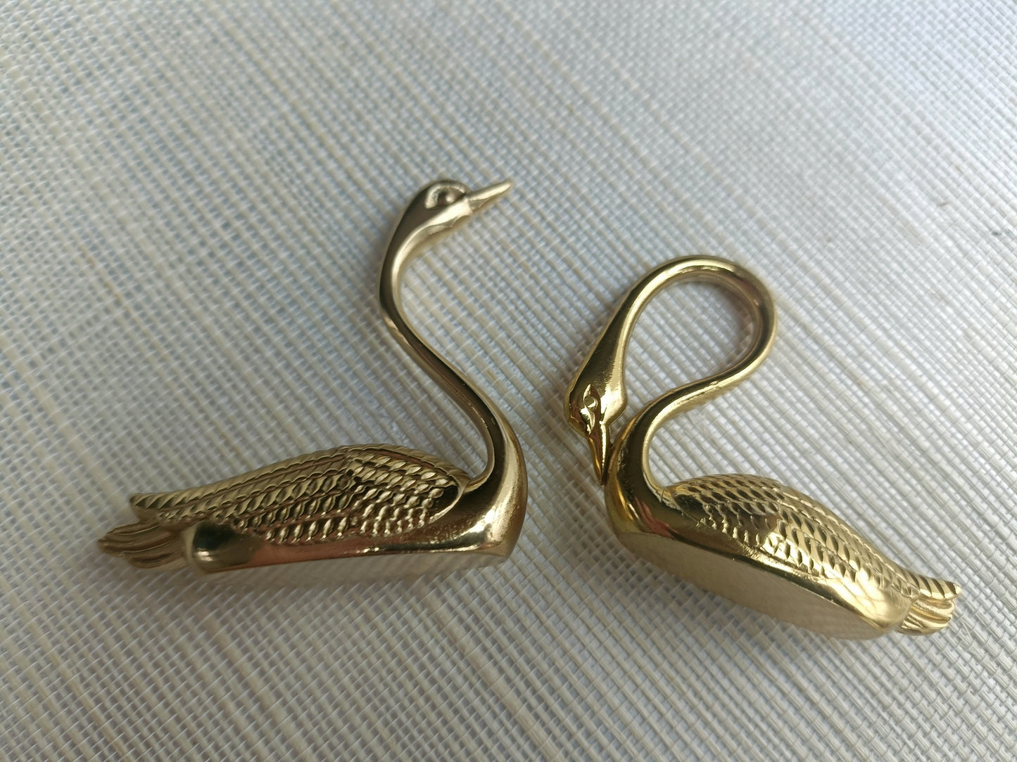Gold brass swimming swans cabinet handle/Brass Swan drawer pull/Gold bird shaped door knob/Gold swan brass door handle/Signet drawer handle
