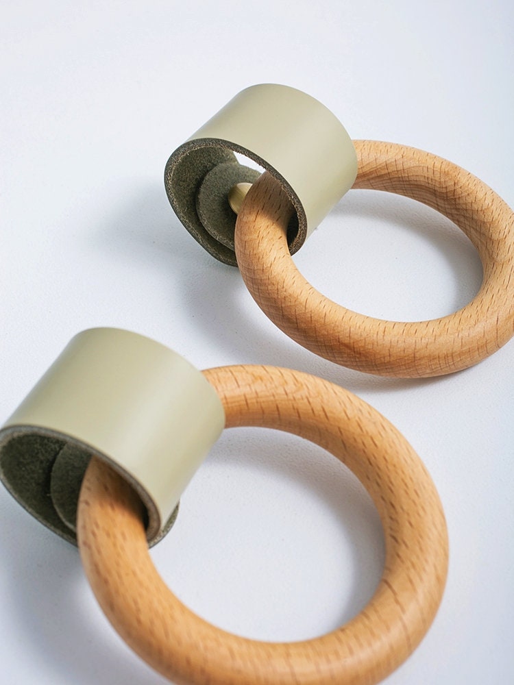 Leather and wooden ring drawer knob/Retro style leather and wood drawer handle/Leather and Wood cabinet pull/Mid century modern drawer pull