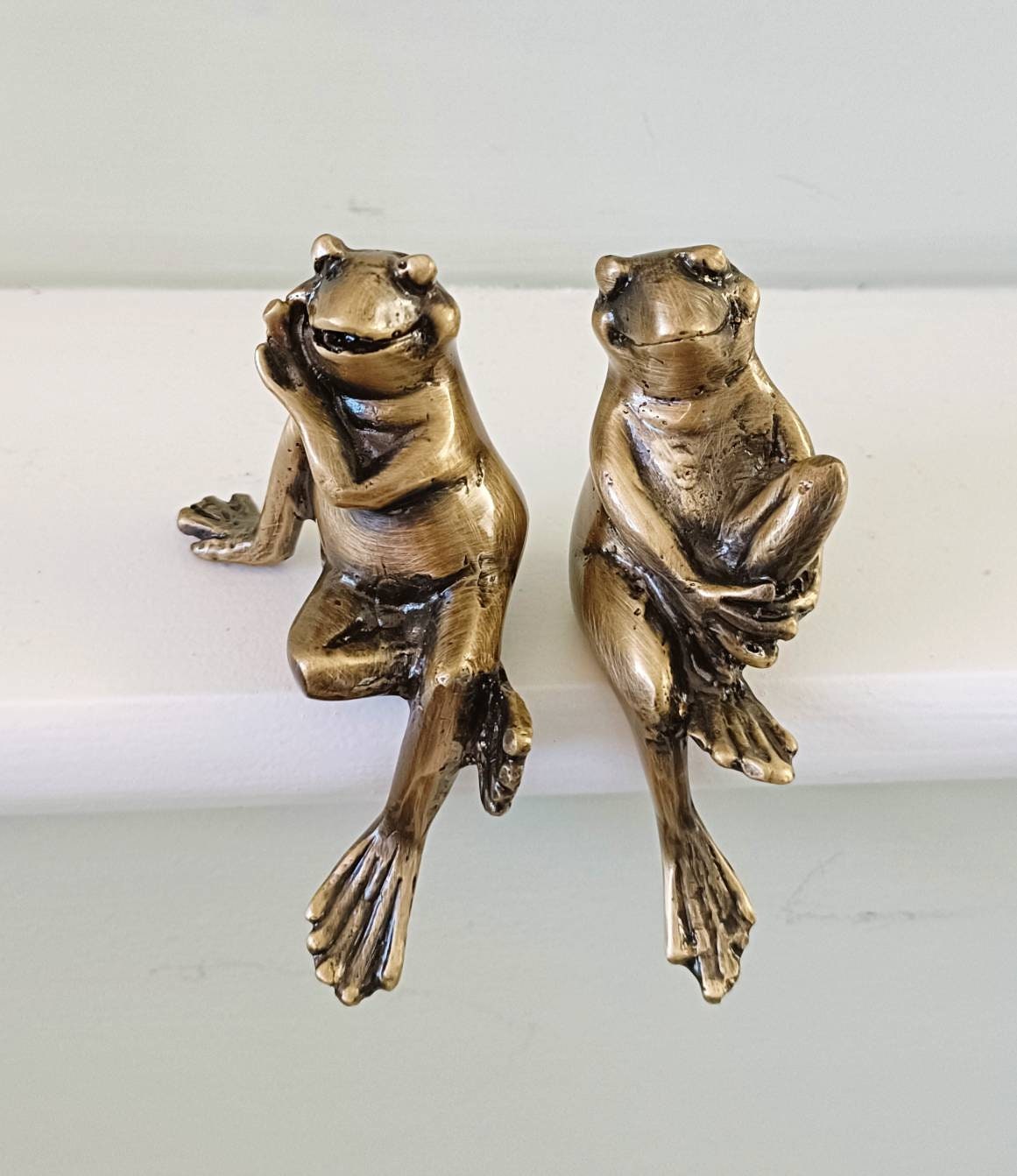 Aged brass frog shaped door knob/Frog drawer pull/Bronze wardrobe door handle/Novelty drawer pull/unique cabinet handle/bronze hardware