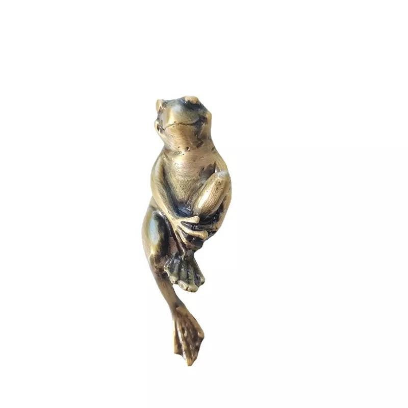 Aged brass frog shaped door knob/Frog drawer pull/Bronze wardrobe door handle/Novelty drawer pull/unique cabinet handle/bronze hardware