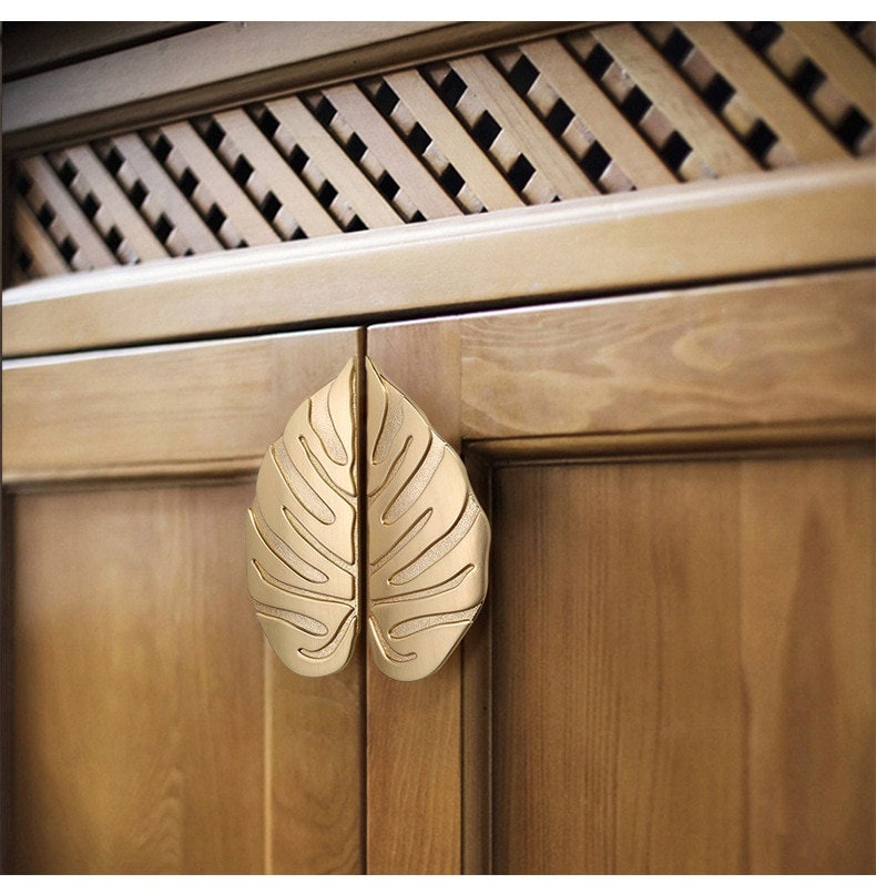 A pair of Monstera leaf drawer handles/Cheese Plant Leaf shaped cabinet pulls/Gold or Silver Tropical leaf door handles/Unique drawer handle