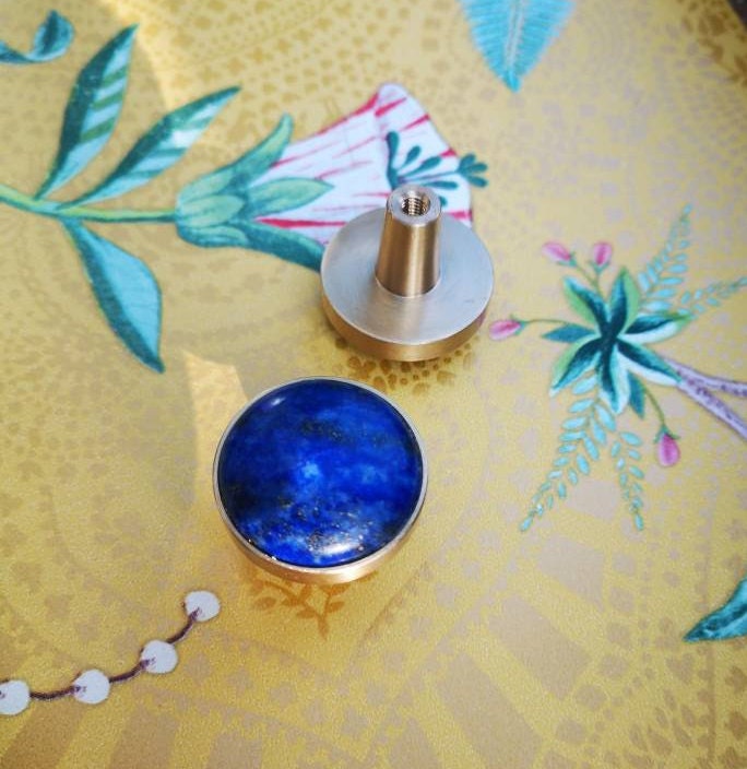 Electric blue lapis lazuli and gold brass drawer knob/blue stone cabinet handle/gemstone drawer pull/blue cabinet handle/blue hardware