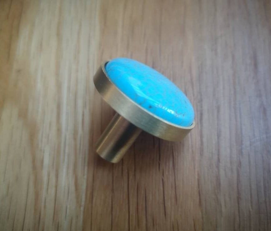 Round blue turquoise stone and brass drawer pull/blue cabinet handle/turquoise door knob/kitchen furniture hardware/stone door handle