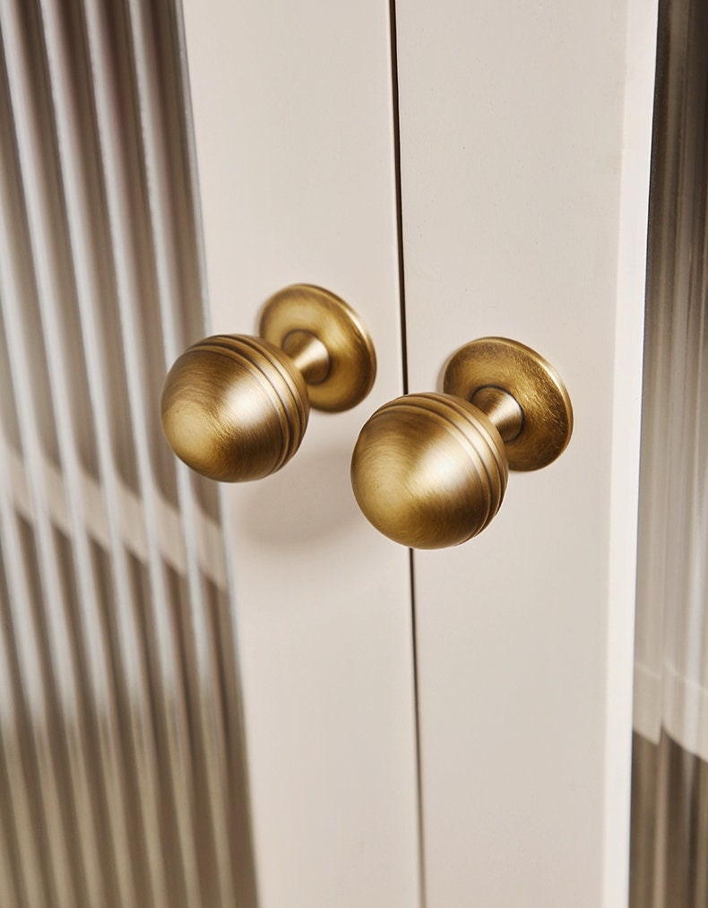 Classic style bronze drawer knob/Solid brass door knob/Round bronze drawer pull/Bronze furniture hardware/Bronze cabinet handle/MCM style