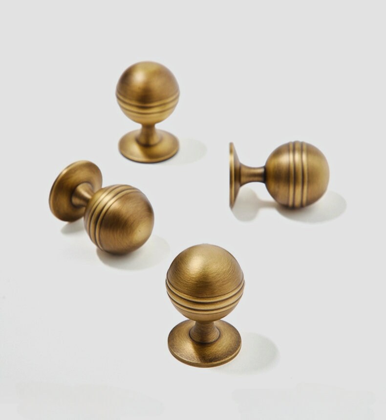 Classic style bronze drawer knob/Solid brass door knob/Round bronze drawer pull/Bronze furniture hardware/Bronze cabinet handle/MCM style