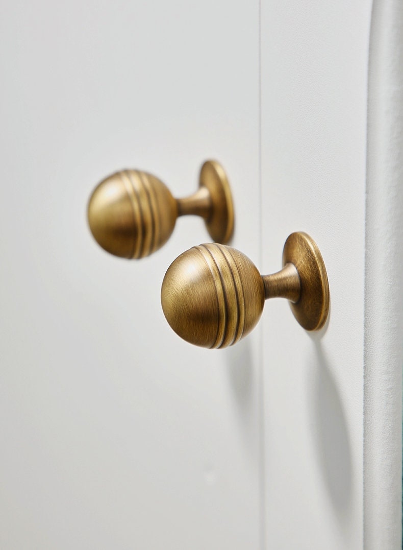 Classic style bronze drawer knob/Solid brass door knob/Round bronze drawer pull/Bronze furniture hardware/Bronze cabinet handle/MCM style