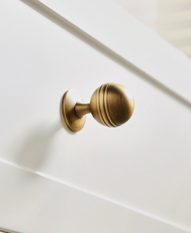 Classic style bronze drawer knob/Solid brass door knob/Round bronze drawer pull/Bronze furniture hardware/Bronze cabinet handle/MCM style