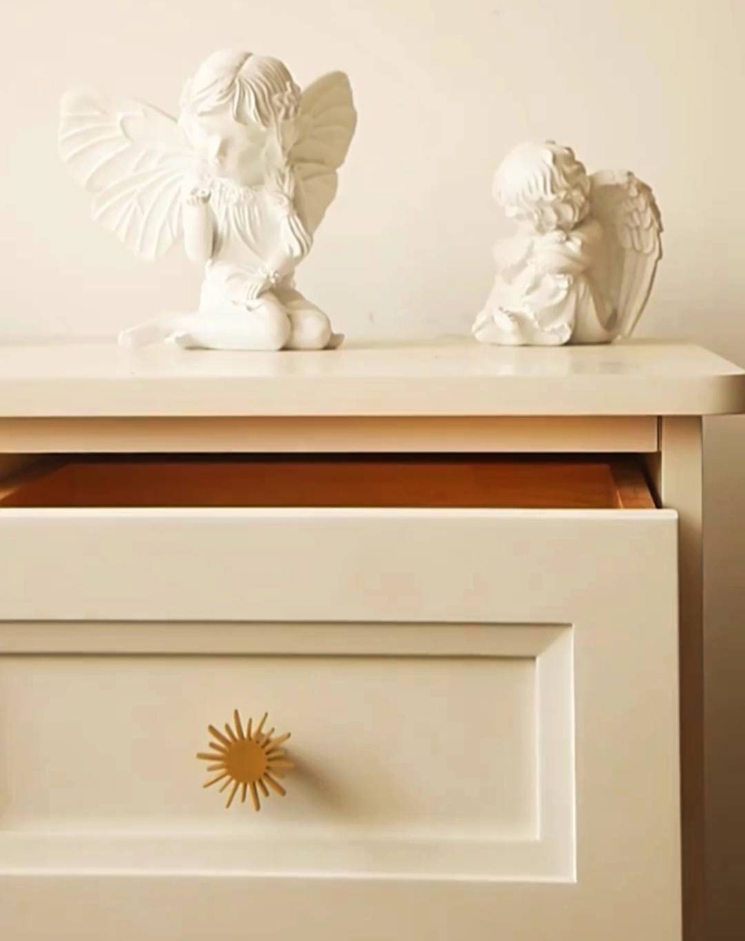 Gold brass sun door handle/star shaped drawer knob/Gold star cabinet pull/Brass furniture hardware/Nursery decor/Gold drawer pull/sunshine