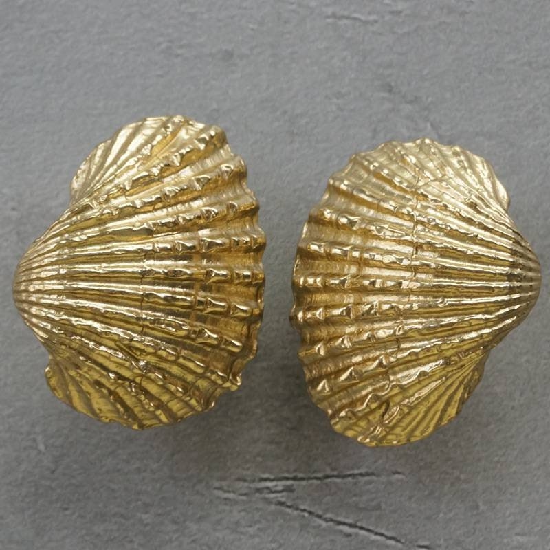 Solid brass realistic sea shell drawer handle/Gold clam shell cabinet handle/seaside themed door knob/beach decor/gold furniture hardware