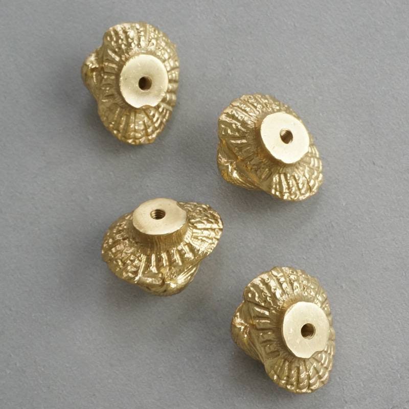 Solid brass realistic sea shell drawer handle/Gold clam shell cabinet handle/seaside themed door knob/beach decor/gold furniture hardware
