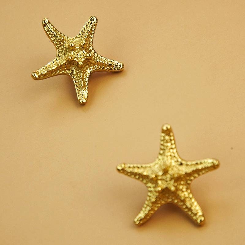 Detailed brass starfish drawer handle/Star fish cabinet pull/Gold beach themed door handle/Seaside decor drawer knob/gold furniture hardware