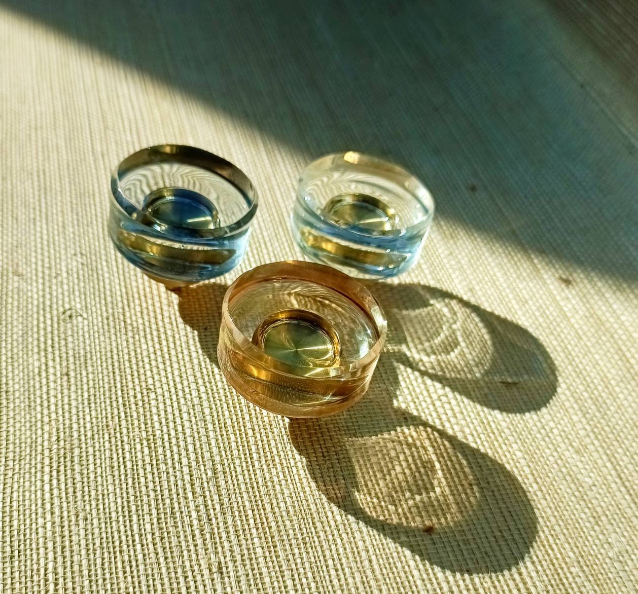 Smooth round lucite cabinet pull/Transparent door knob/mid century modern style drawer handle/Clear cabinet hardware/retro resin drawer pull