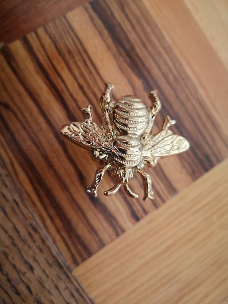 Gold or silver bumble bee cabinet pull/Honey bee drawer knob/Shiny gold or silver bee door handle/IKEA furniture hack/Bee door knob