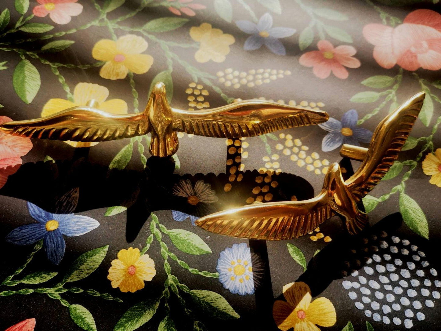 Solid brass flying bird Cabinet Pull/gold soaring bird Door Handle/DIY Knob/bird shaped drawer pull/unique furniture hardware/IKEA hack