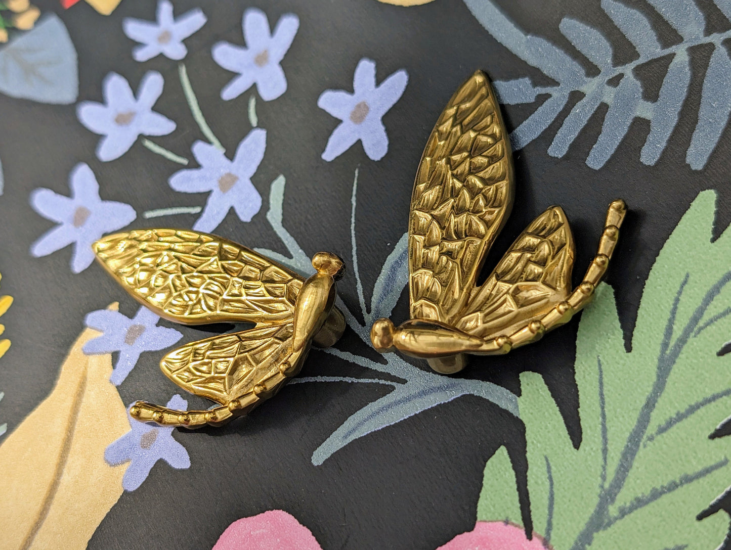 A pair of dragonfly cabinet pull/Dragonfly drawer knobs/Dragonfly drawer handle/brass furniture hardware/home improvement/Gold Door handles