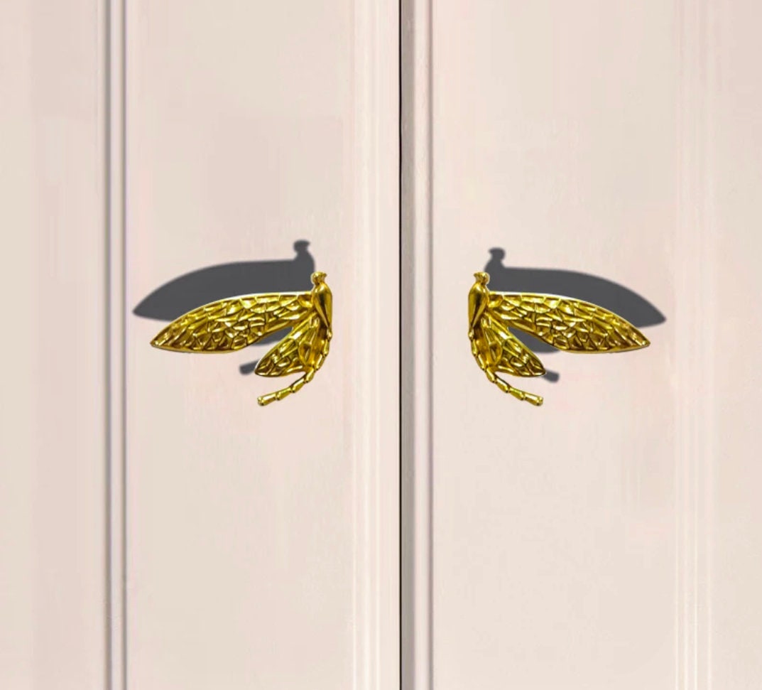 A pair of dragonfly cabinet pull/Dragonfly drawer knobs/Dragonfly drawer handle/brass furniture hardware/home improvement/Gold Door handles