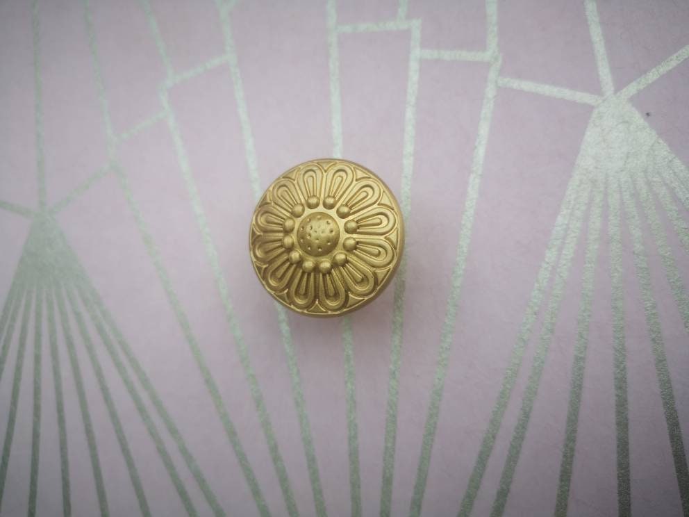 Edwardian style drawer knob/solid brass flower patterned cabinet pull/gold antique style door handle/gold Furniture hardware/gold door knob