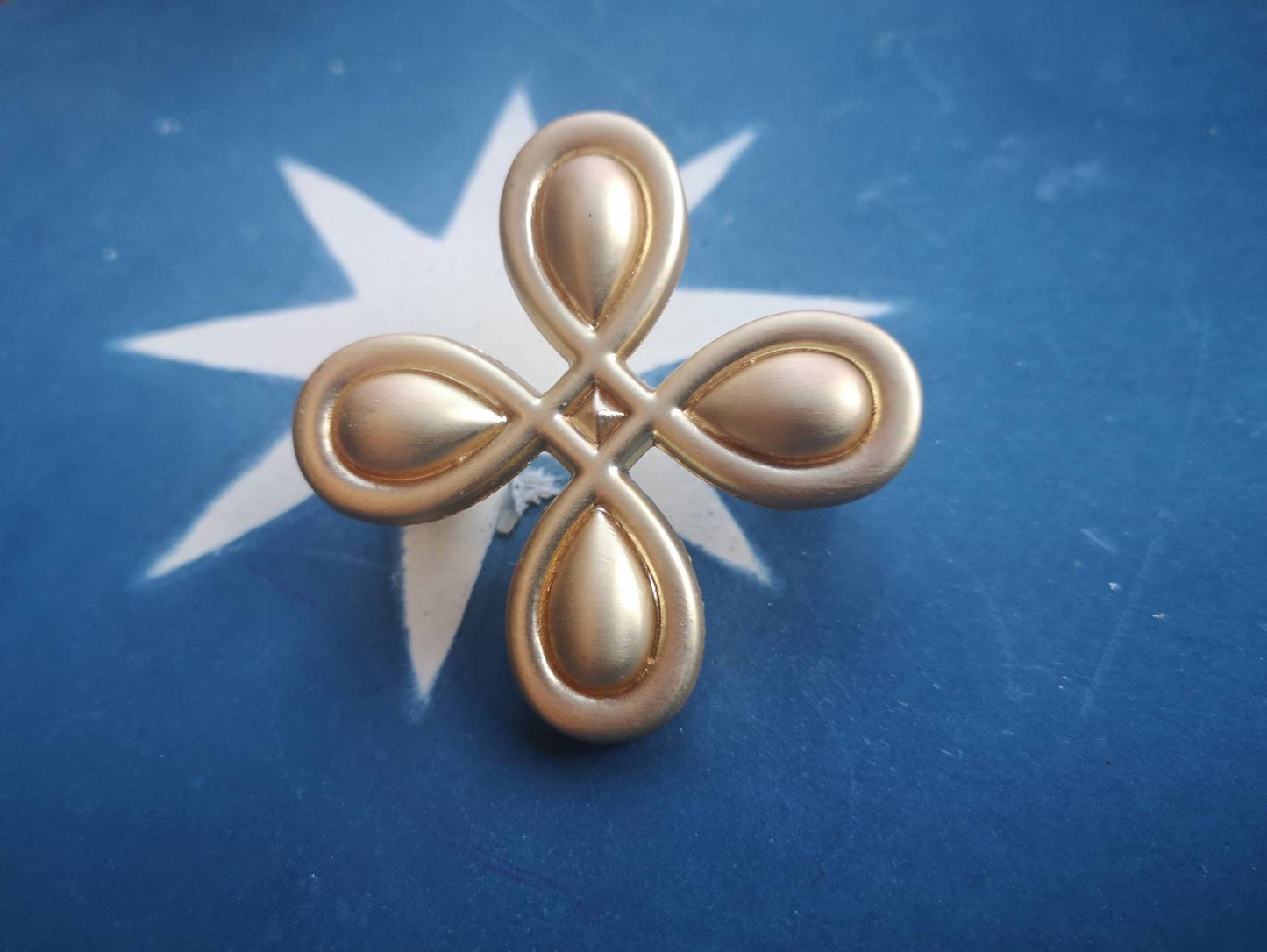 Solid gold brass knob with a Celtic cross four leaf clover design Cabinet Pulls Door Handle Knob Furniture hardware drawer pull upcycling