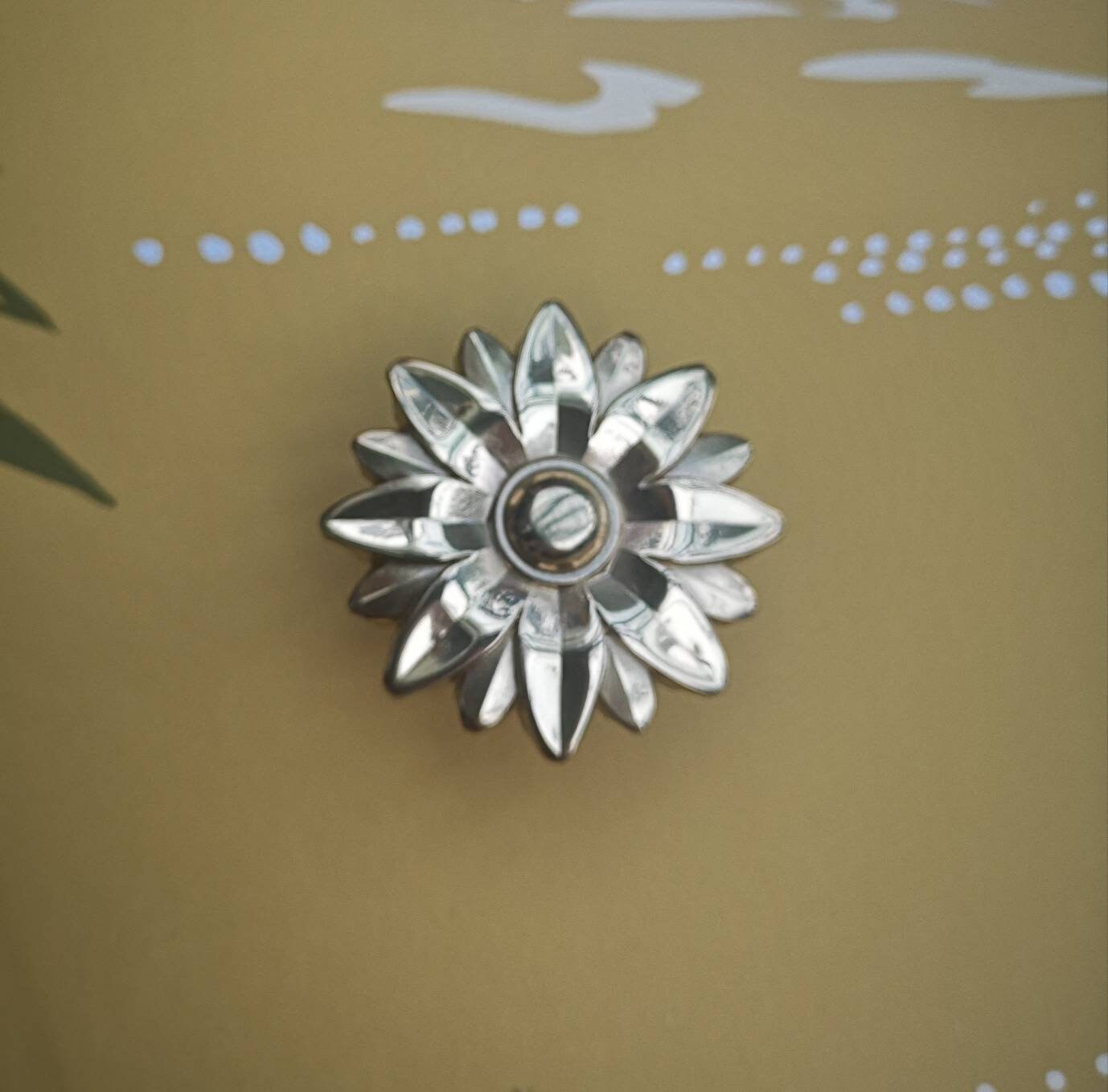 Gold star flower drawer handle/Gold brass flower cabinet handle/Brass vintage door knob/Brass furniture hardware/Unique flower drawer knob