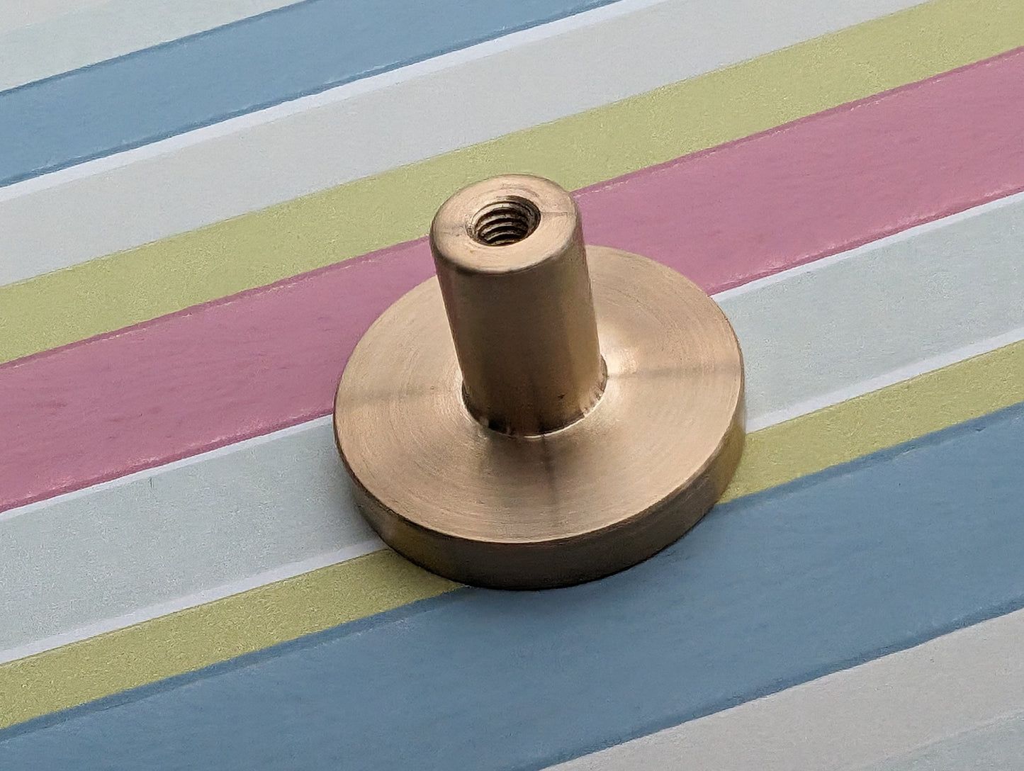 Gold rim white mother of pearl drawer pull/shell cabinet handle/white pearl drawer knob/round white pearl door handle/brass and pearl handle
