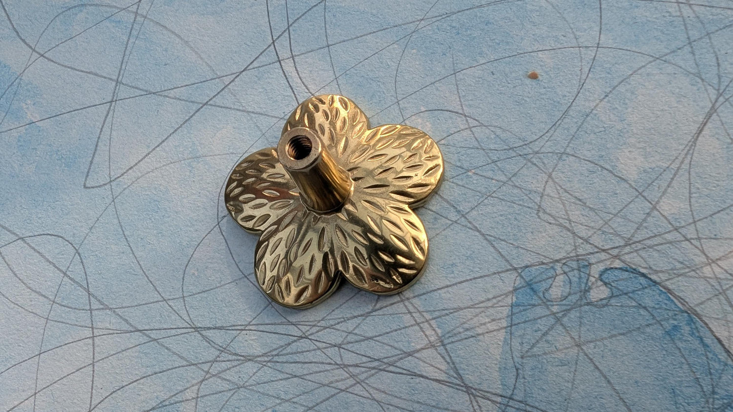Gold brass flower door handle/Daisy cabinet pull/Flower drawer knob/Flower shaped cabinet handle/Floral door knob/Brass furniture hardware