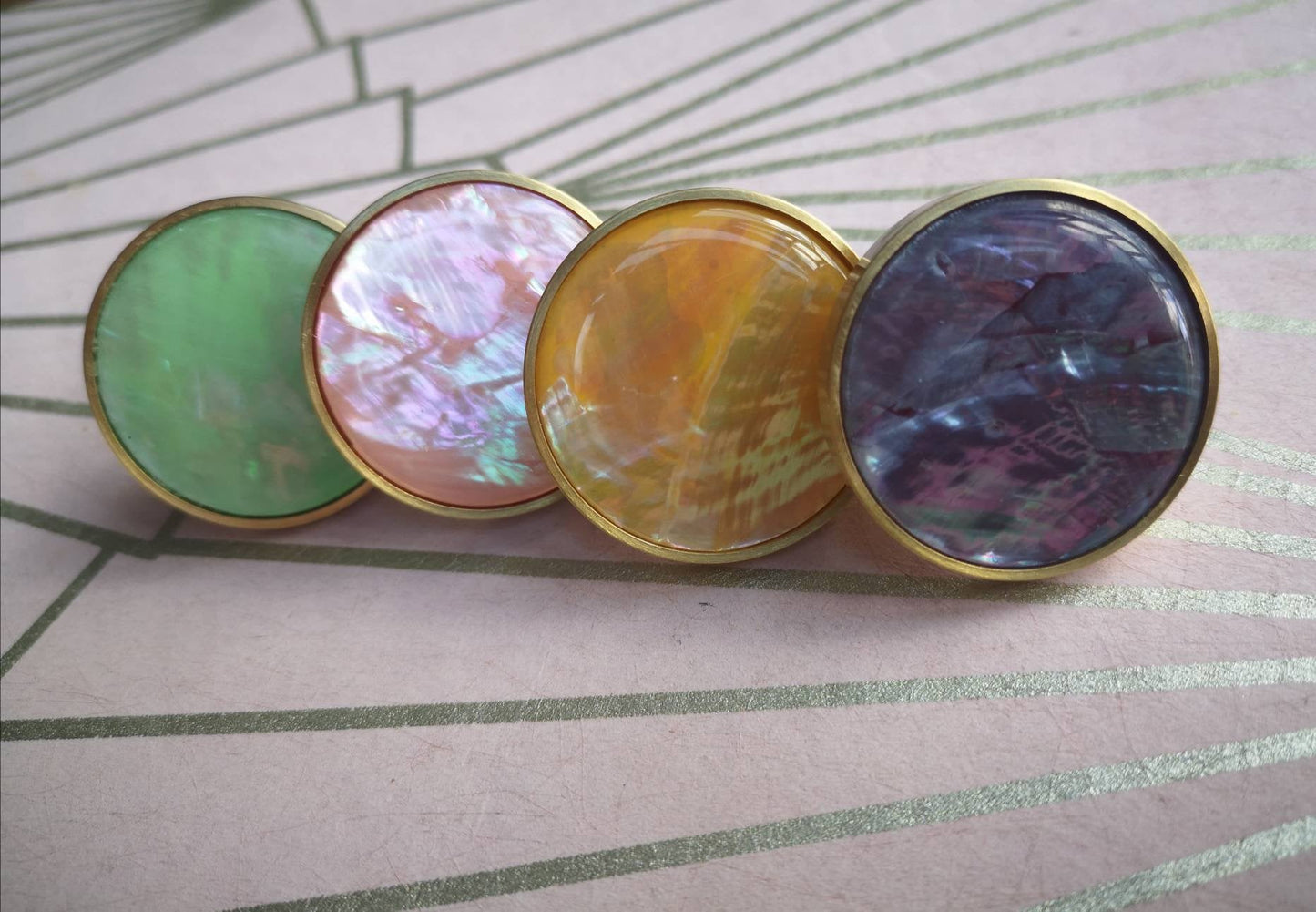 Mother of pearl drawer pull/Pastel shades pearl cabinet handle/Shell door handle/Pearl furniture hardware/Pearl drawer knob/Pearl door knob