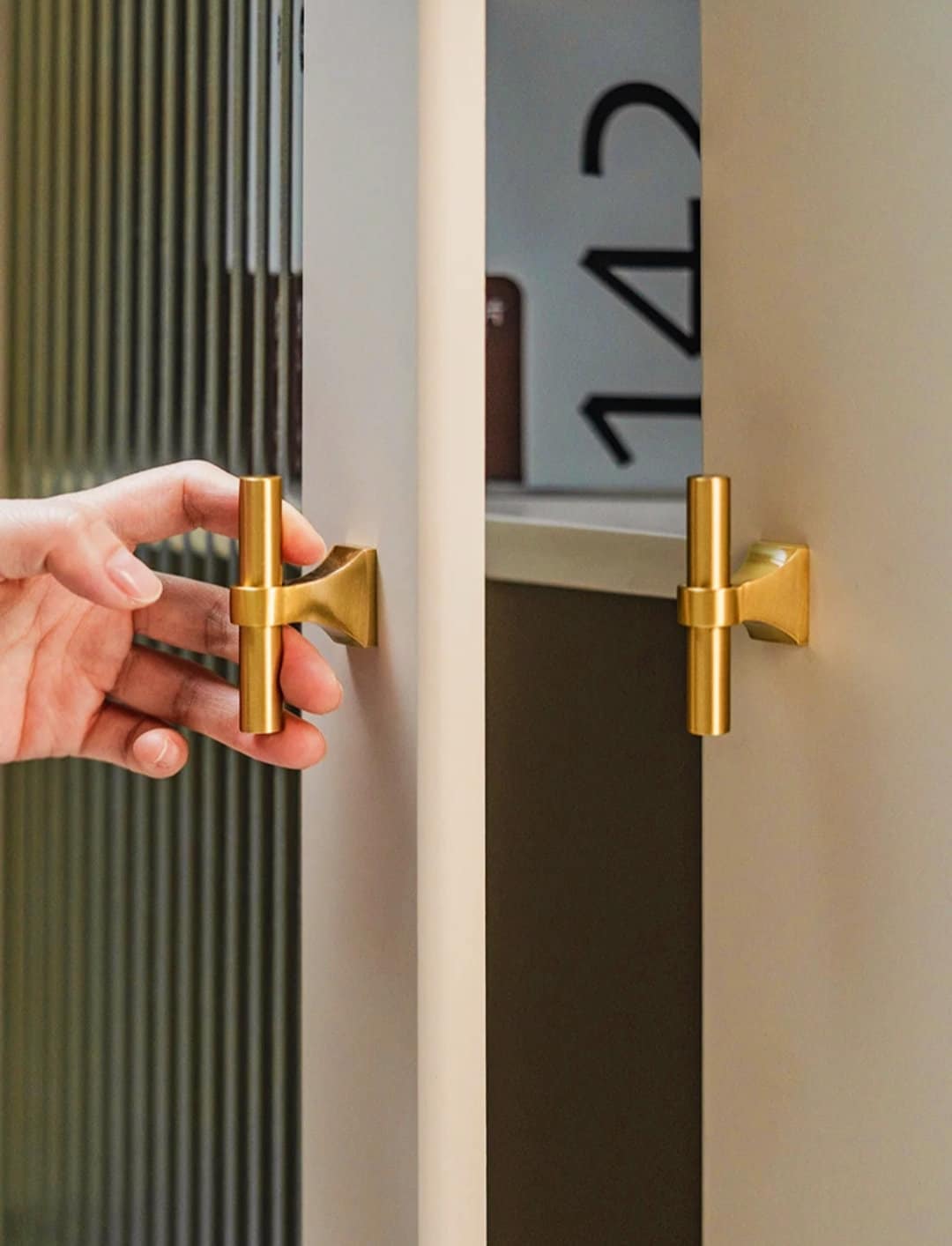 Gold brass bar cabinet handle with retro look/Gold drawer handle/home improvement hardware/Gold cabinet door handle/Gold hardware