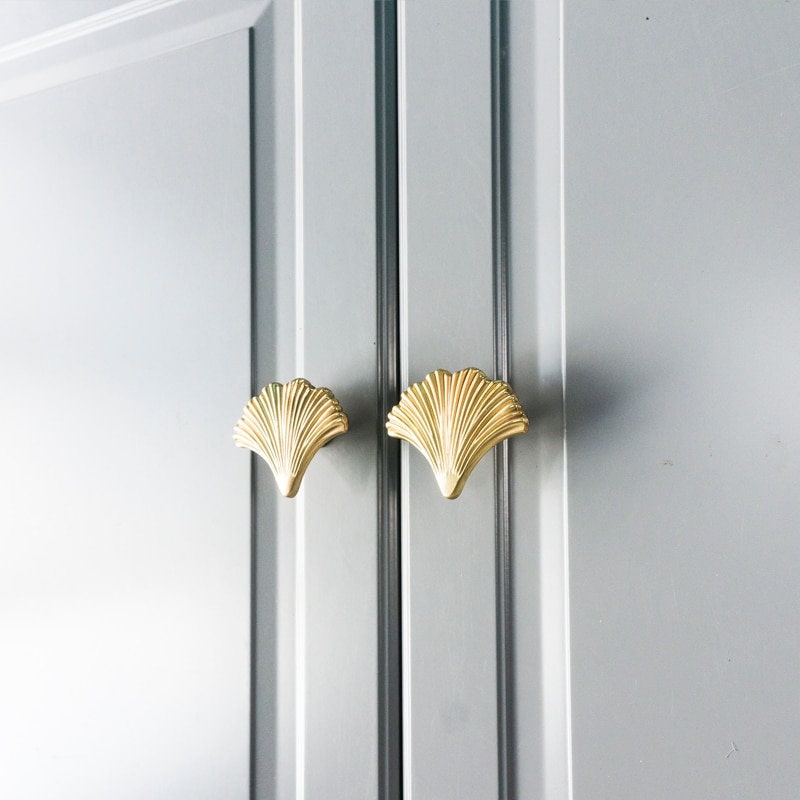 Gold ginkgo leaf shaped cabinet pull/solid brass leaf door handle/Gingko drawer knob/Golden leaves drawer pull/brass furniture hardware