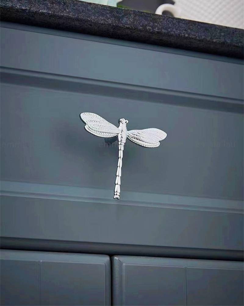 Brass dragonfly cabinet pull/Dragon fly drawer knob/Dragonfly drawer handle/brass furniture hardware/dragonflies door knob/silver dragonfly