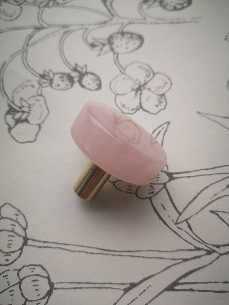 Round pink rose quartz drawer pull/pink gemstone cabinet handle/pink crystal furniture hardware/Round rose quartz door knob/pink handle