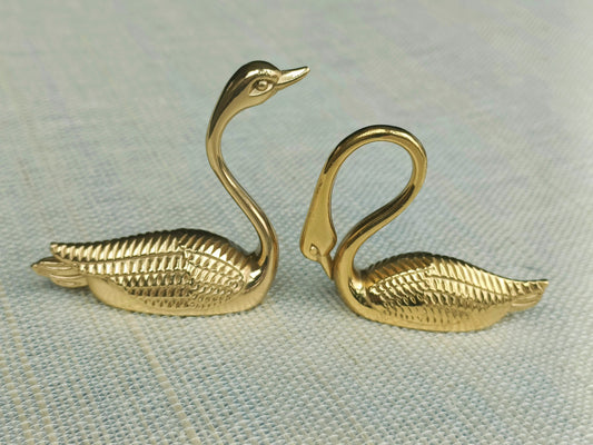 Gold brass swimming swans cabinet handle/Brass Swan drawer pull/Gold bird shaped door knob/Gold swan brass door handle/Signet drawer handle