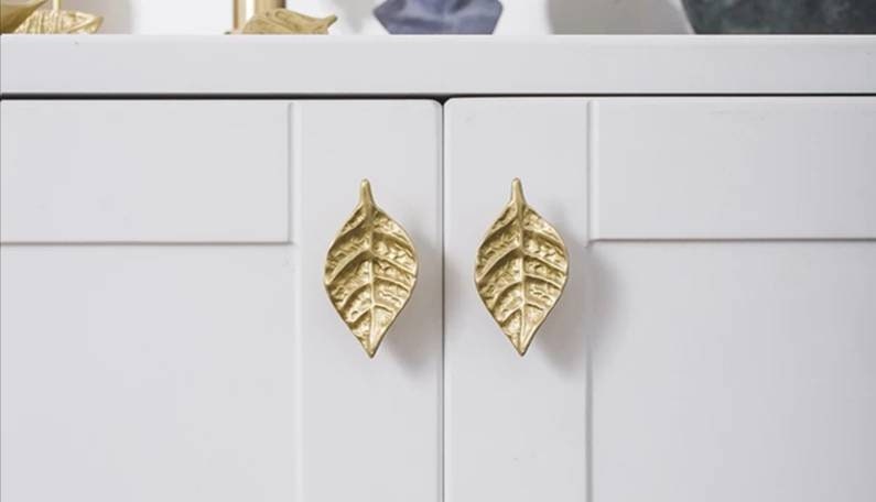 Gold brass autumn leaf cabinet handle/Gold leaf shaped drawer pull/Gold leaves door handle/Fall leaf drawer knob/gold furniture hardware