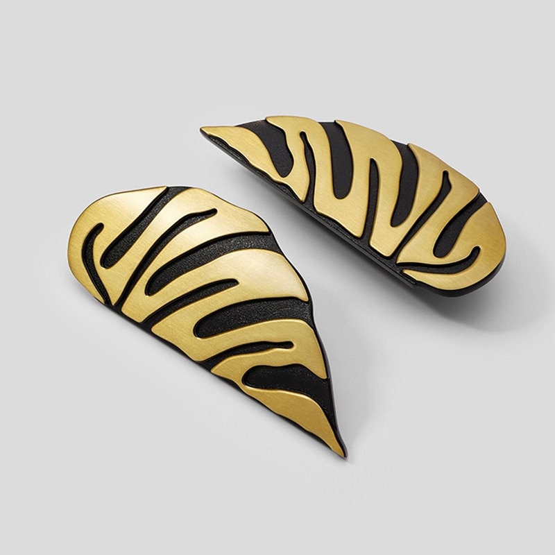A pair of Monstera leaf drawer handles/Cheese Plant Leaf shaped cabinet pulls/Gold or Silver Tropical leaf door handles/Unique drawer handle