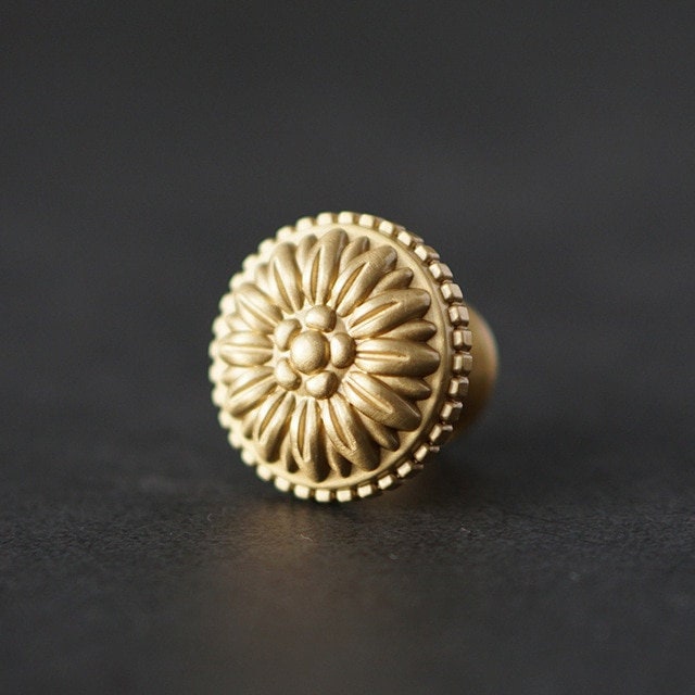 Gold brass dandelion design drawer knob/Daisy design cabinet pull/Vintage style door handle/Brass furniture hardware/Round gold drawer pull