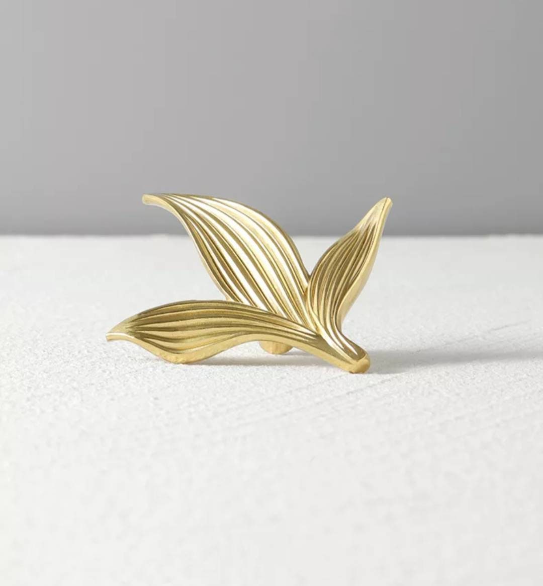 Gold Lilly of the Valley Leaf shaped Cabinet Pull/Elegant leaf shaped brass door handle/Brass leaves design drawer knob/furniture hardware