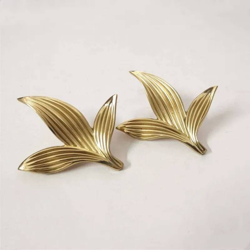 Gold Lilly of the Valley Leaf shaped Cabinet Pull/Elegant leaf shaped brass door handle/Brass leaves design drawer knob/furniture hardware