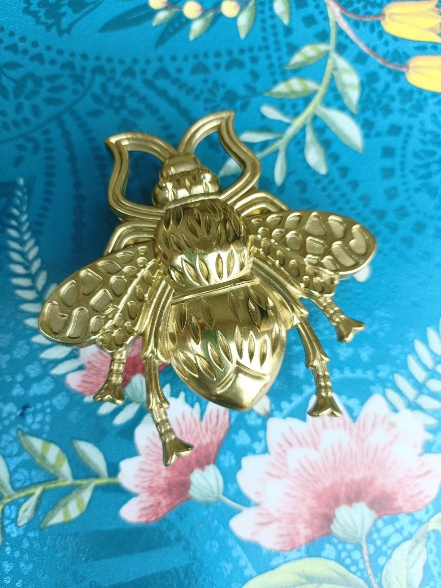 Large gold brass bumble bee drawer handle/Large honey bee shaped Cabinet Pull/Brass Bee shaped door handle/Gold brass furniture hardware