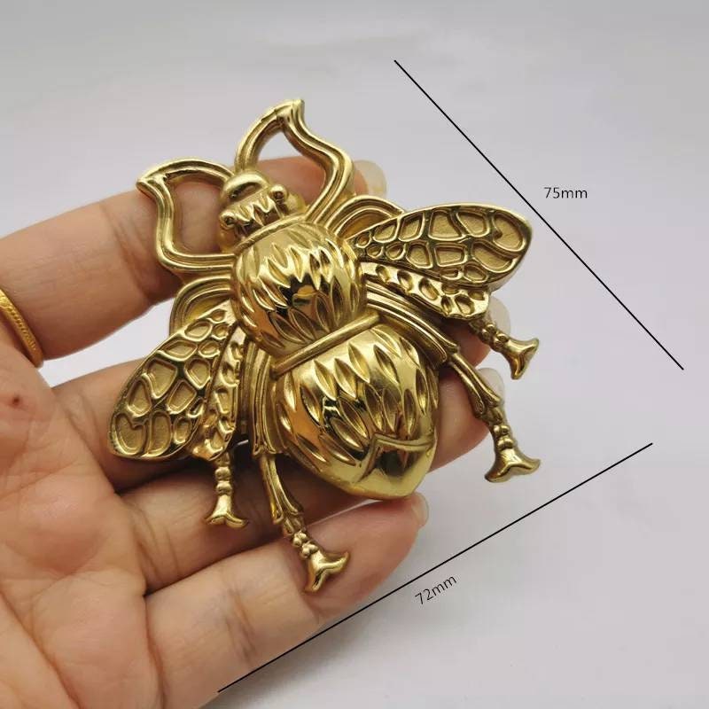 Large gold brass bumble bee drawer handle/Large honey bee shaped Cabinet Pull/Brass Bee shaped door handle/Gold brass furniture hardware