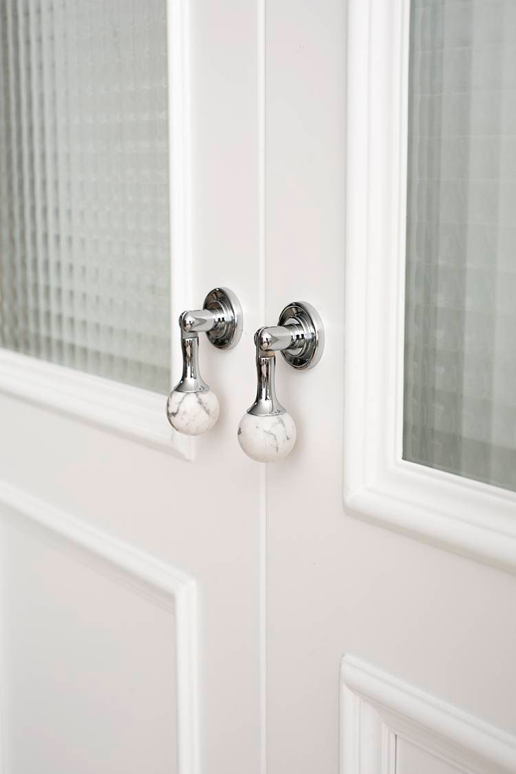 Silver stone ball drop handle in rose quartz, white quartz and marble/Gemstone drawer pull/Semi precious stone cabinet pull/Crystal handle