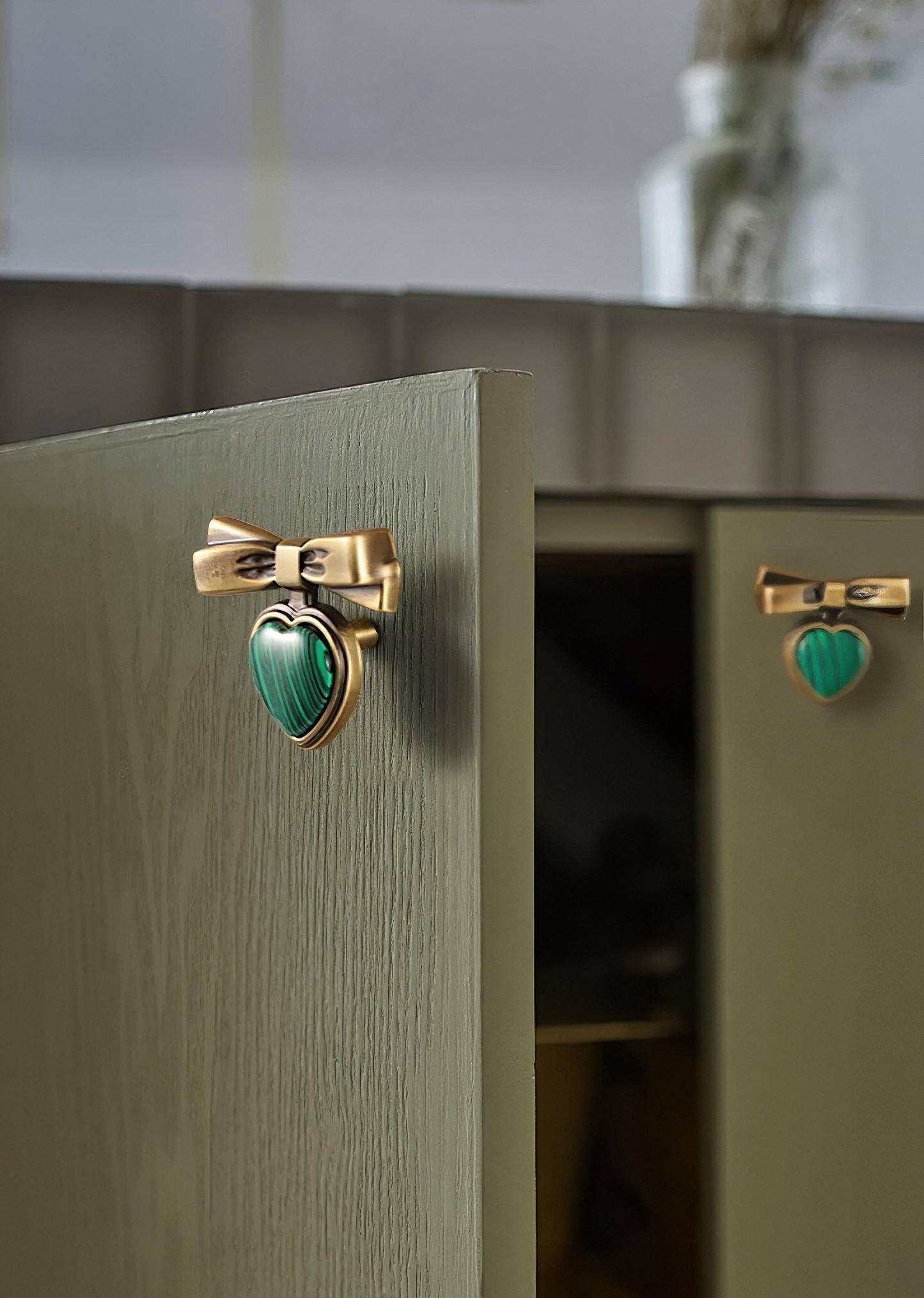 Bronze brass heart shaped drop handle/Semi precious stone drop drawer pull/Bronze cabinet pull/Crystal furniture hardware/Dresser door pull