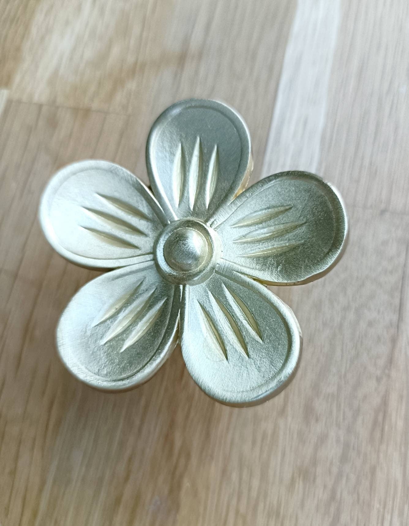 Big gold brass daisy cabinet handle/Brass daisy flower drawer pull/Gold brass flower power door knob/bedroom furniture hardware/70's decor