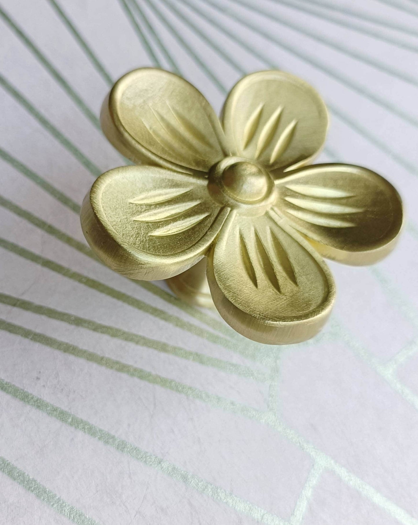 Big gold brass daisy cabinet handle/Brass daisy flower drawer pull/Gold brass flower power door knob/bedroom furniture hardware/70's decor