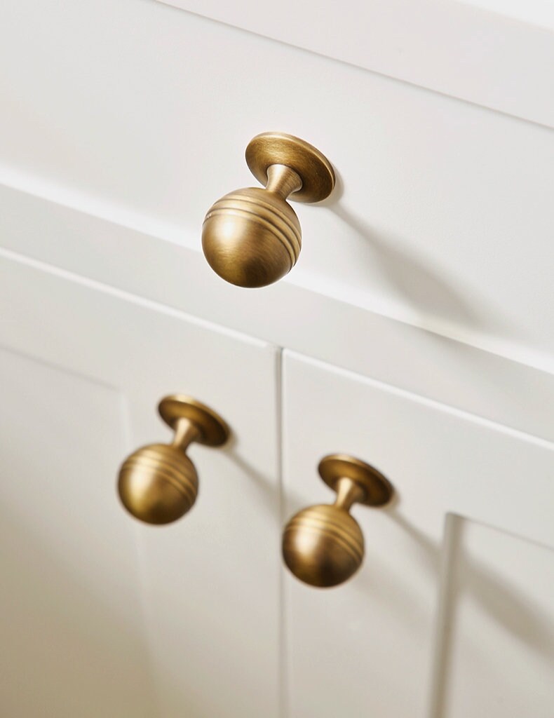 Classic style bronze drawer knob/Solid brass door knob/Round bronze drawer pull/Bronze furniture hardware/Bronze cabinet handle/MCM style