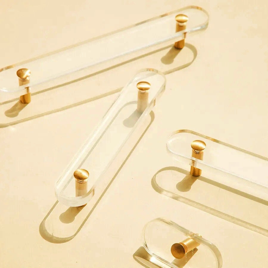 Clear lucite and brass bar shaped cabinet handle/Clear acrylic resin and gold brass drawer pull/Transparent lucite and brass door handle