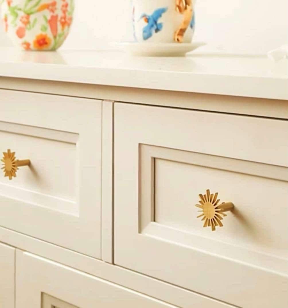 Gold brass sun door handle/star shaped drawer knob/Gold star cabinet pull/Brass furniture hardware/Nursery decor/Gold drawer pull/sunshine
