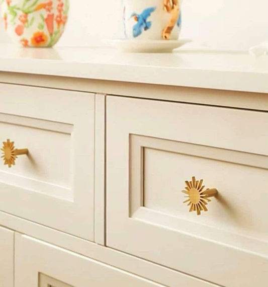 Gold brass sun door handle/star shaped drawer knob/Gold star cabinet pull/Brass furniture hardware/Nursery decor/Gold drawer pull/sunshine