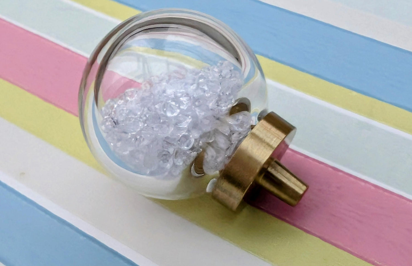 Mid century modern clear crystal cabinet pull/Transparent  oval shaped door knob/crystal furniture hardware/vintage style egg shaped handle
