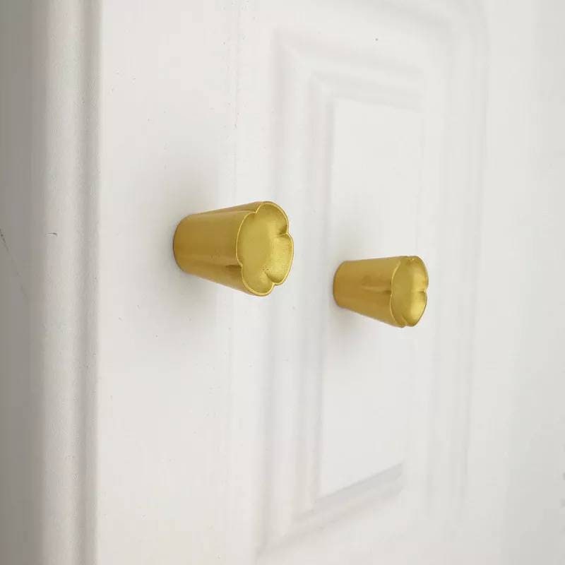 Clover pattern cabinet pull/Gold brass cone shaped drawer knob/Clover shaped door handle/Small brass drawer handle/Brass furniture hardware