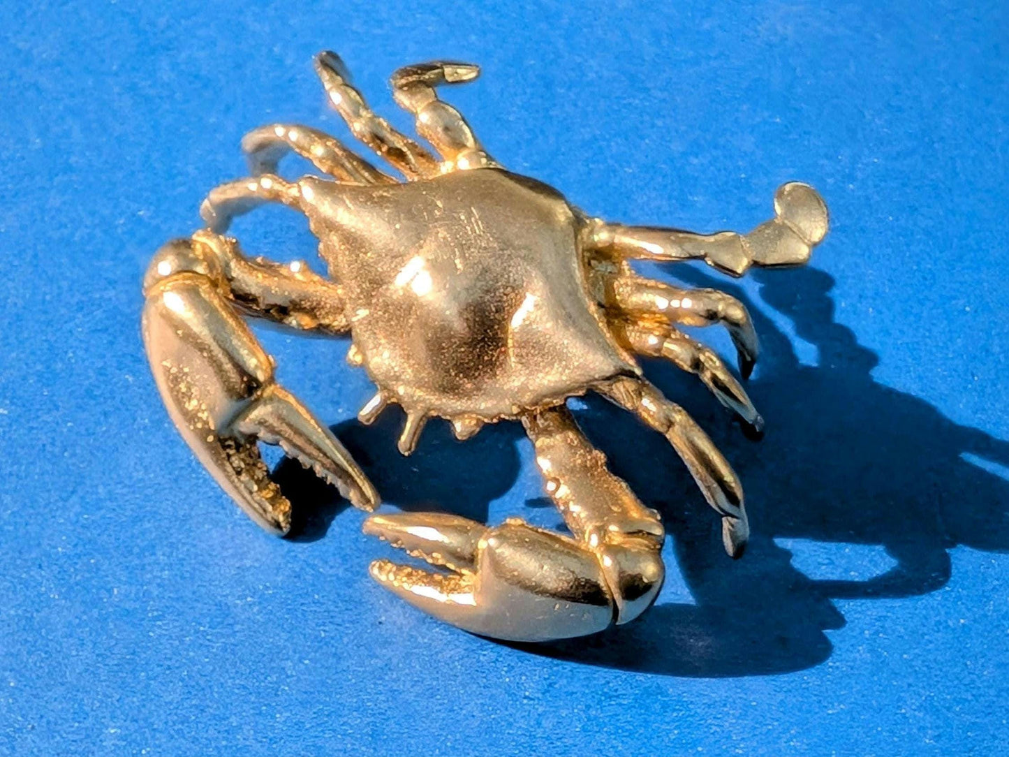 Gold or Bronze crab cabinet handle/Cancer zodiac door handle/Crab shaped drawer knob/Seaside decor/Brass furniture hardware/Beach decor