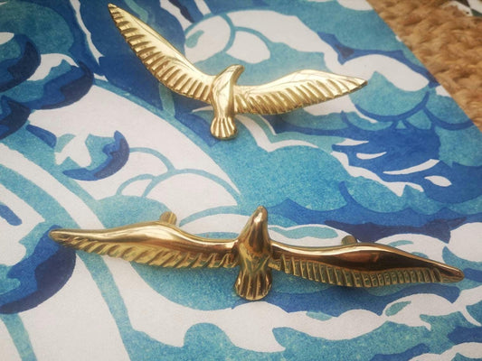 Solid brass flying bird Cabinet Pull/gold soaring bird Door Handle/DIY Knob/bird shaped drawer pull/unique furniture hardware/IKEA hack